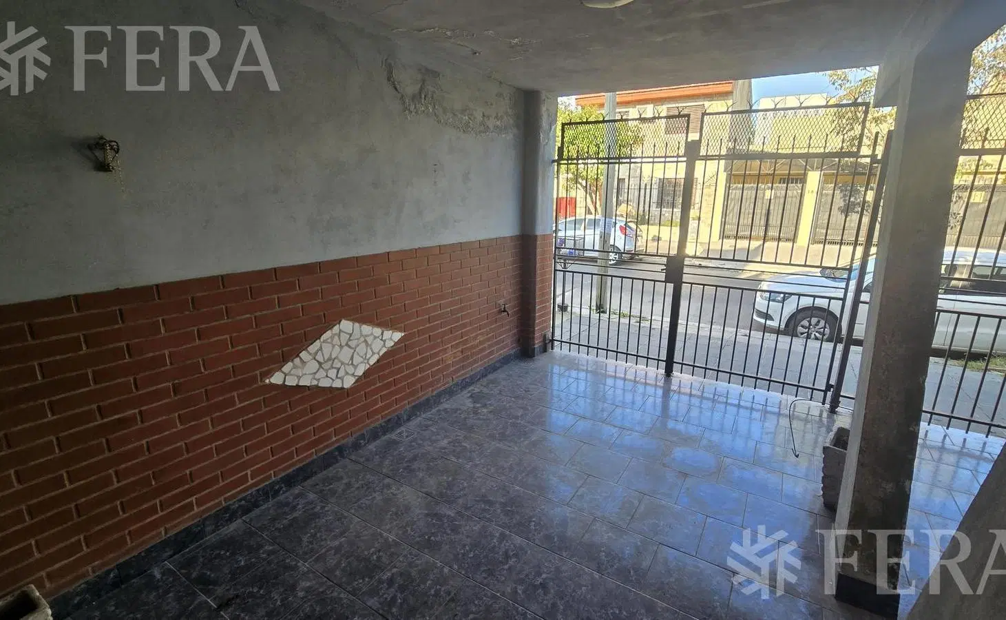 Venta casa 3 ambientes con cochera en Sarandi 2