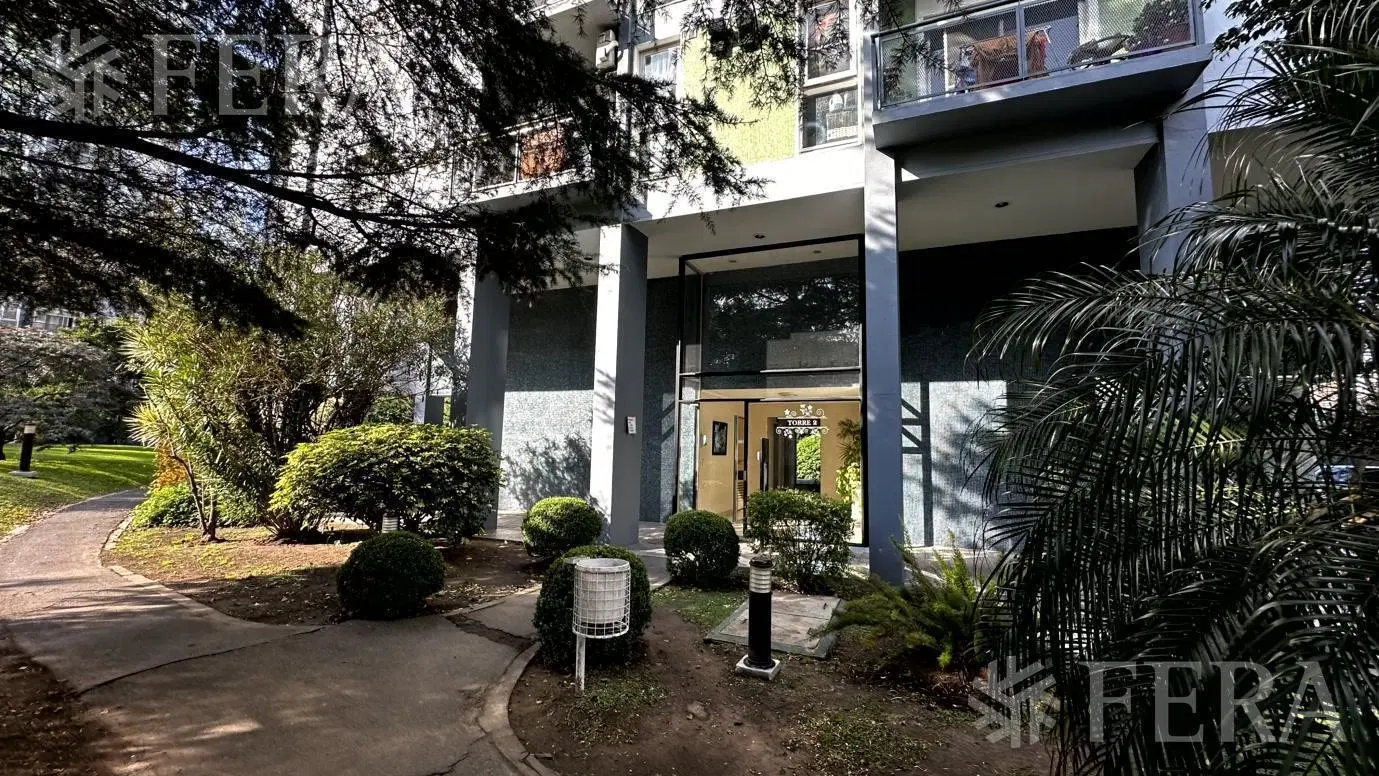 Venta departamento 4 ambientes con balcón  en Wilde 8