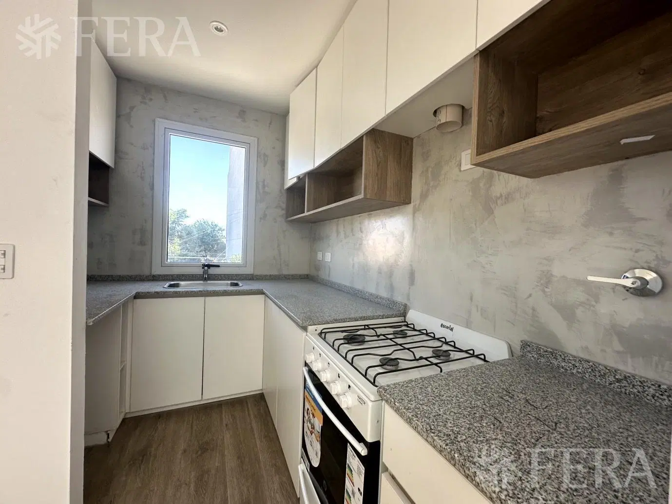 Venta departamento 3 ambientes con balcón en Wilde 4