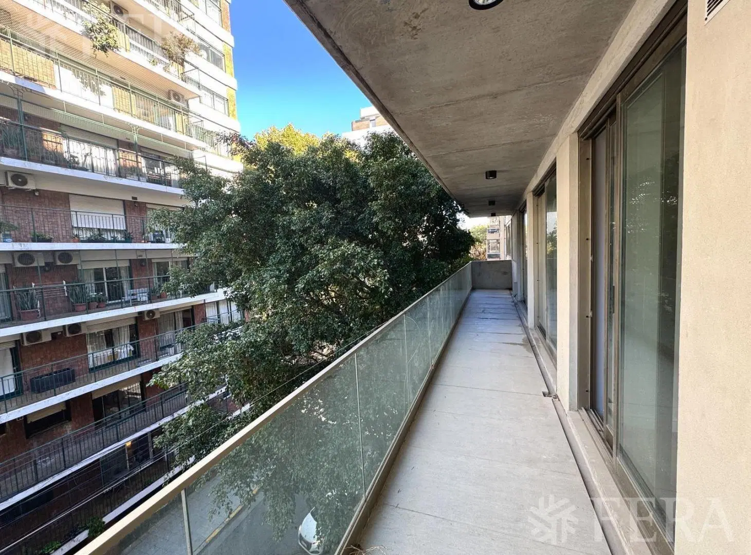 Venta Departamento 4 ambientes con dependencia, balcón y 2 cocheras en Palermo 3