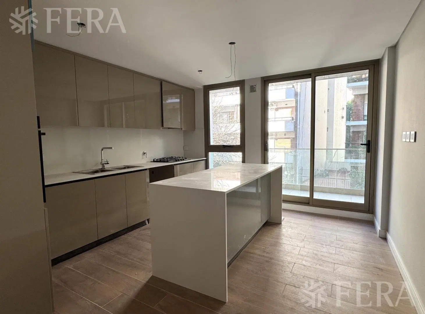 Venta Departamento 4 ambientes con dependencia, balcón y 2 cocheras en Palermo 5
