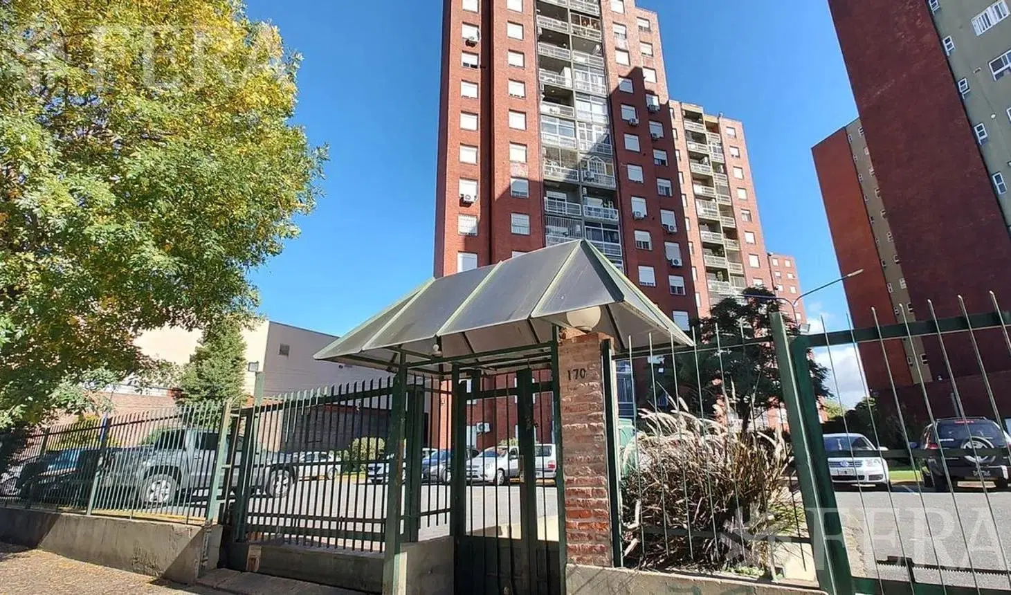 Alquiler Departamento 3 ambientes con balcón en Sarandi 2