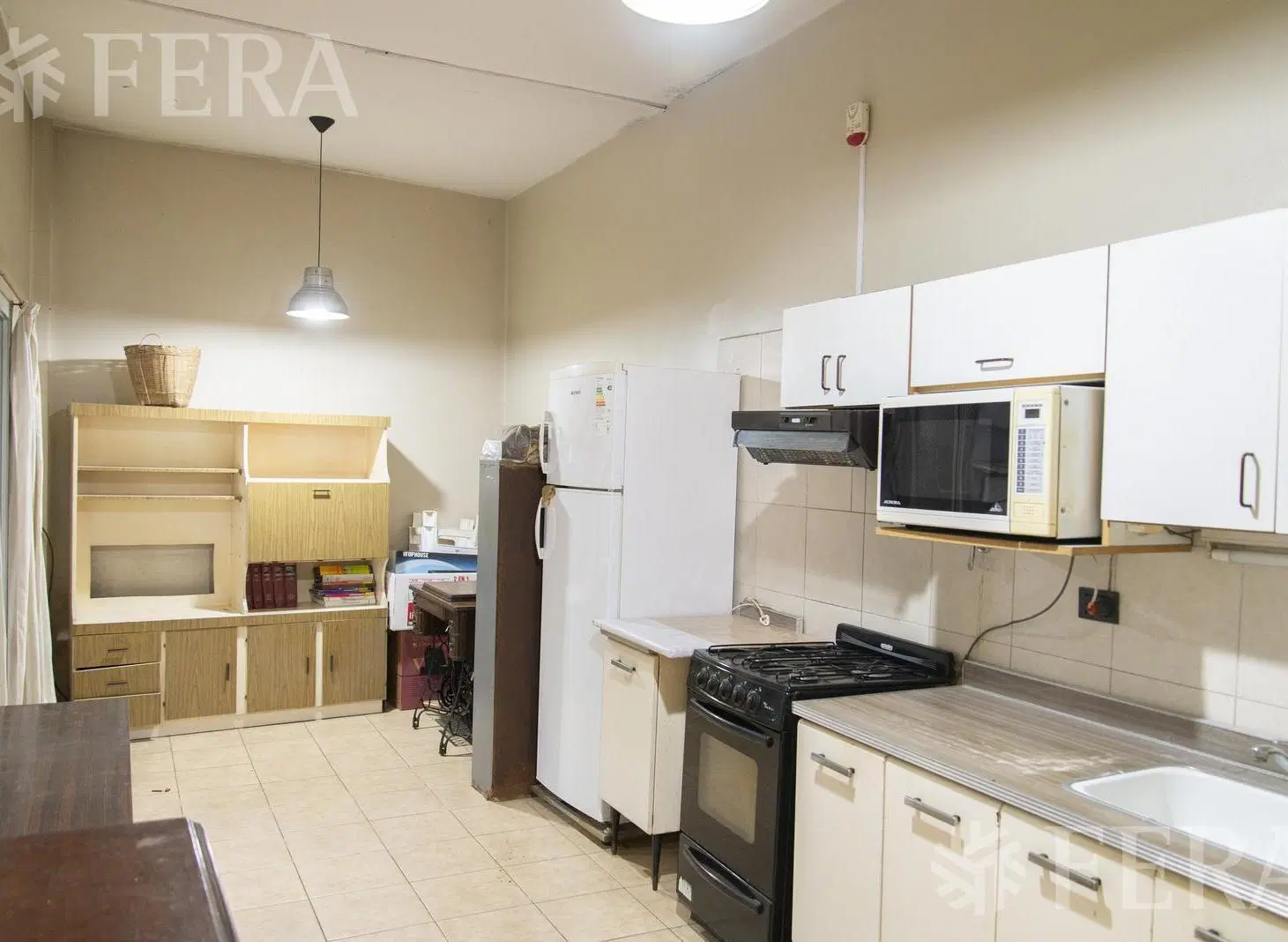 Venta PH 2 ambientes con patio en Sarandi 3