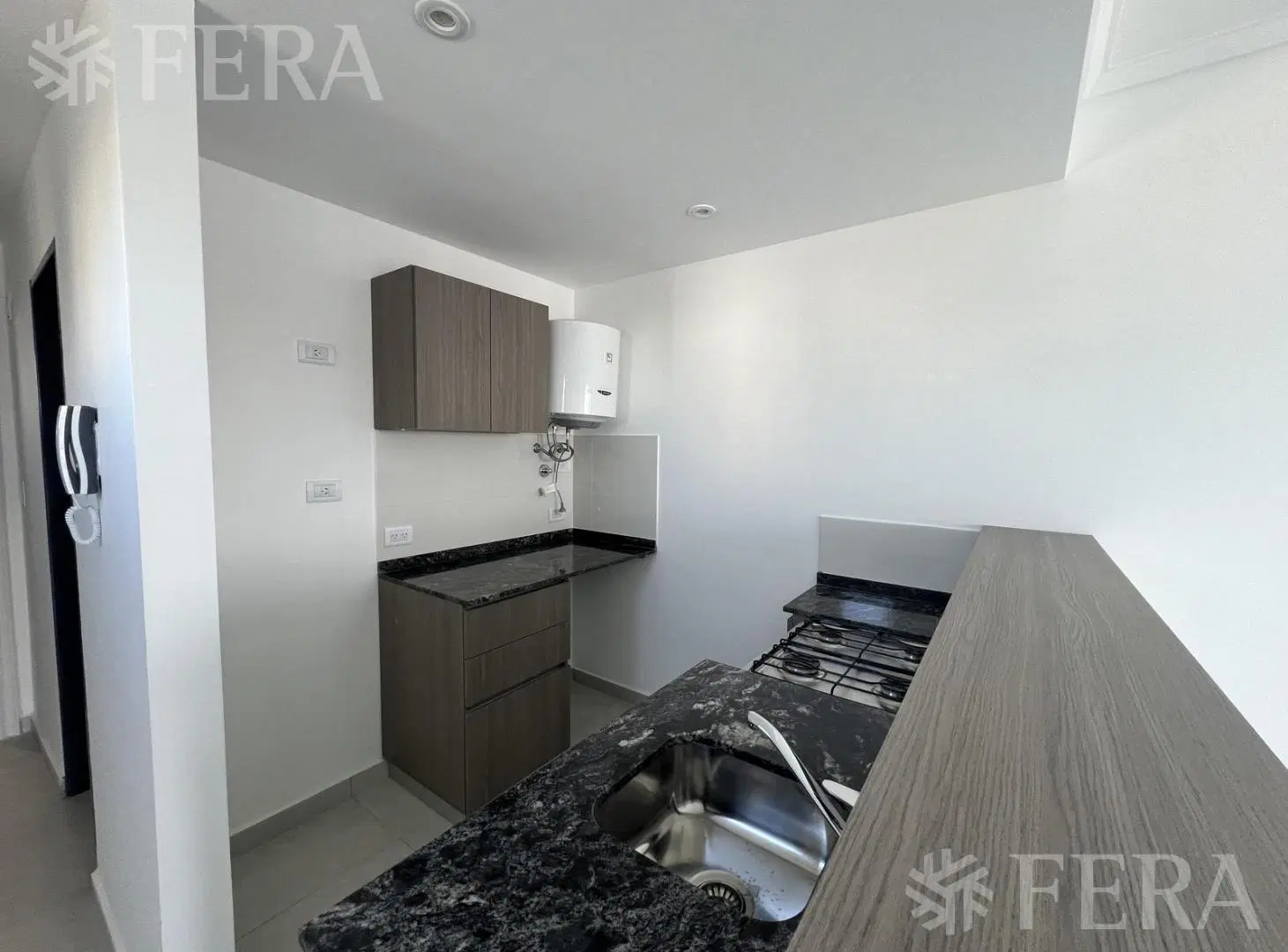 Venta departamento 1 ambiente con balcón en Wilde 1
