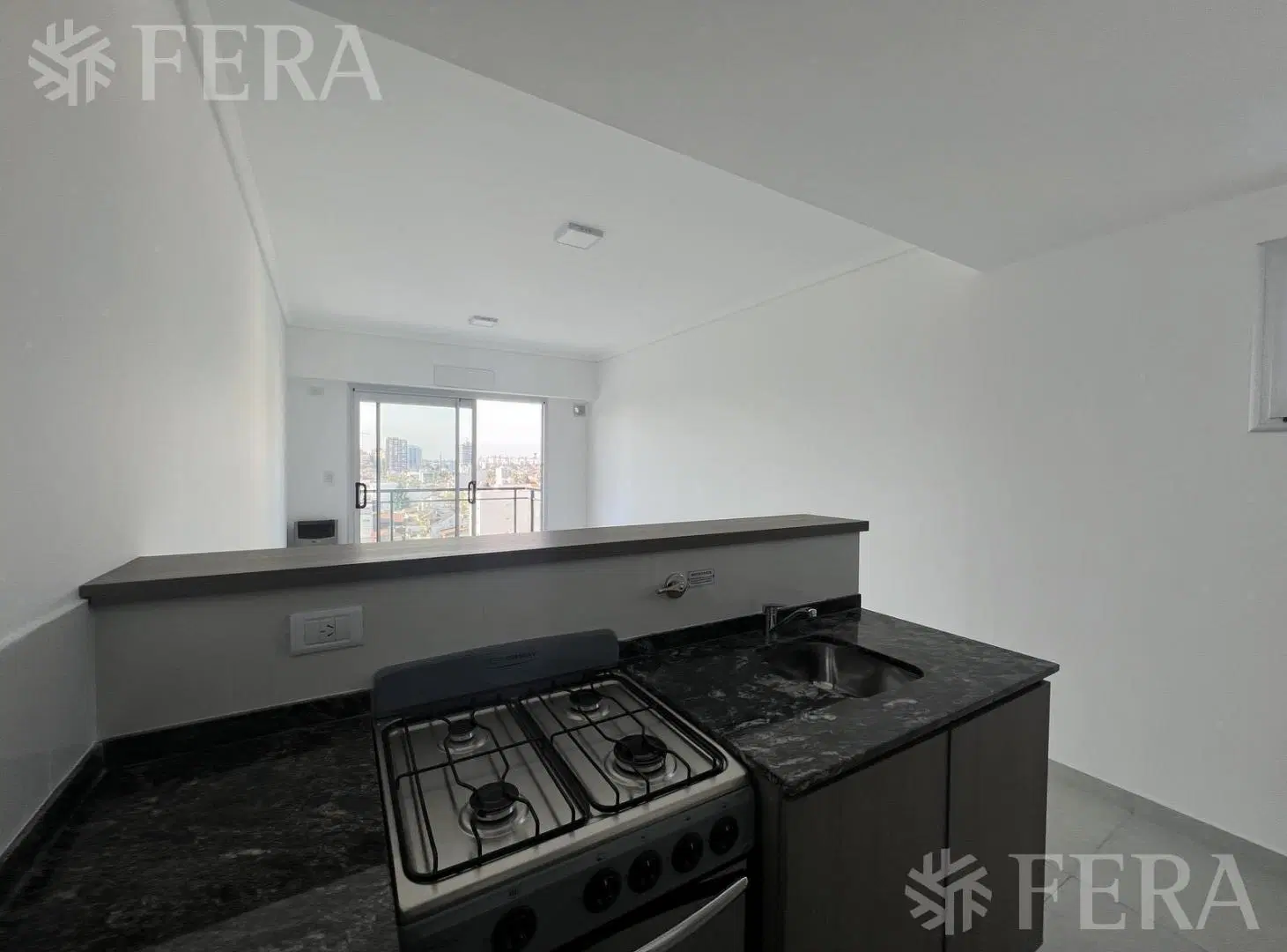 Venta departamento 1 ambiente con balcón en Wilde 3