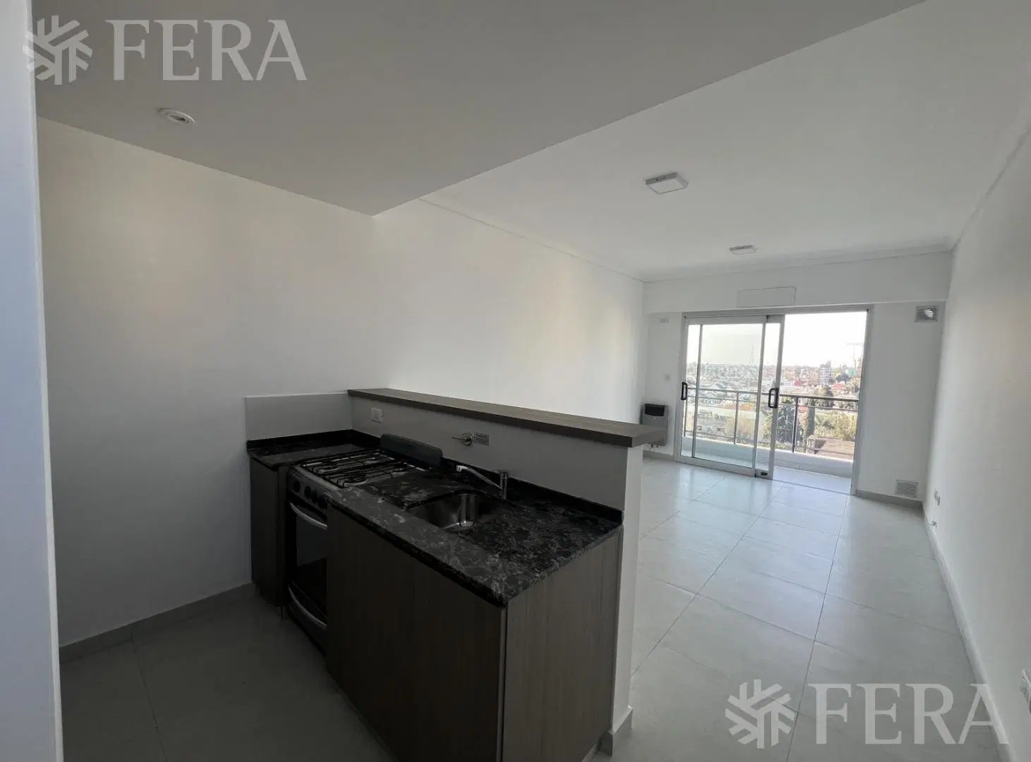 Venta departamento 1 ambiente con balcón en Wilde 4