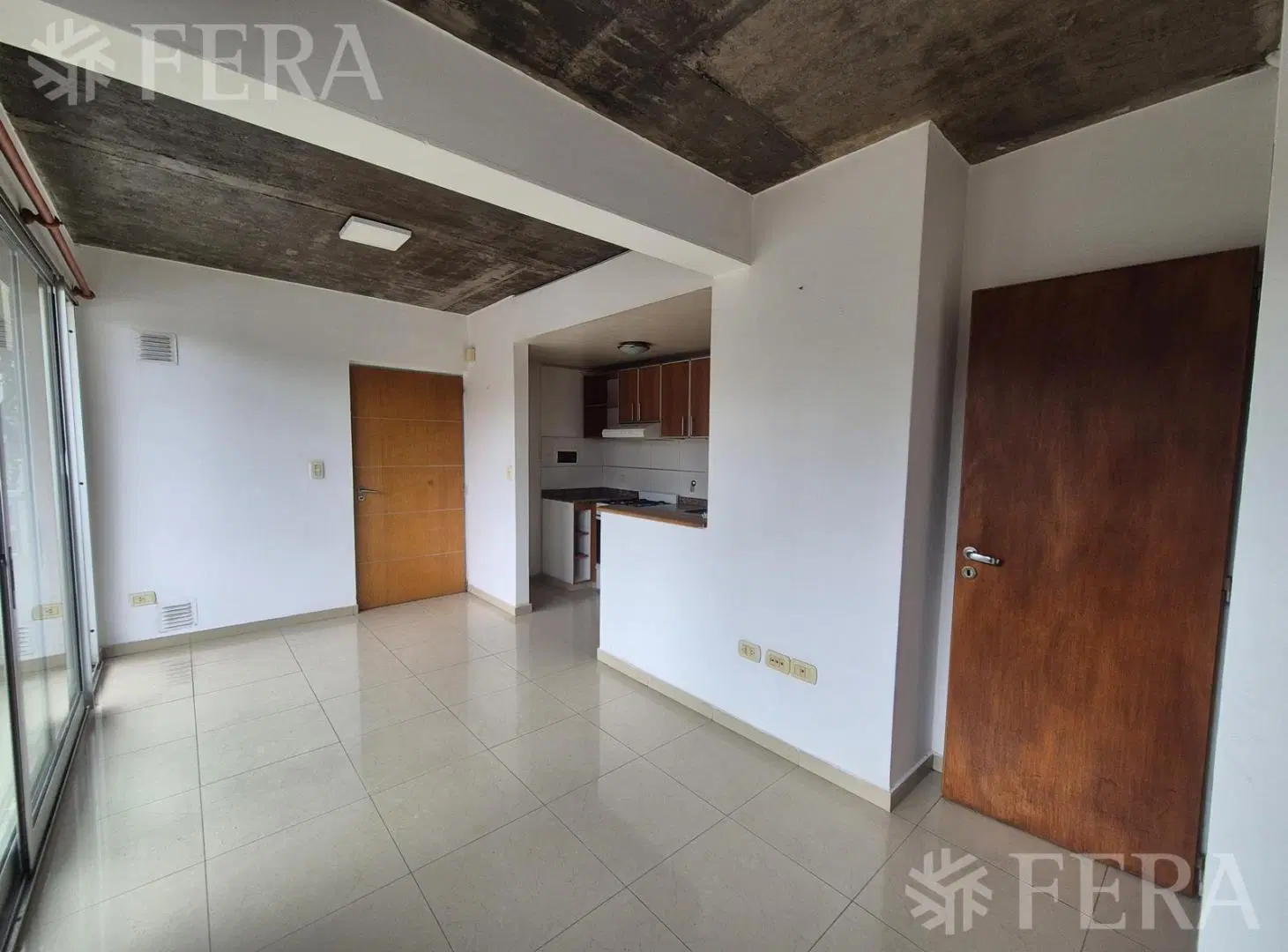 Alquiler departamento 2 ambientes con balcón en Florencio Varela 4