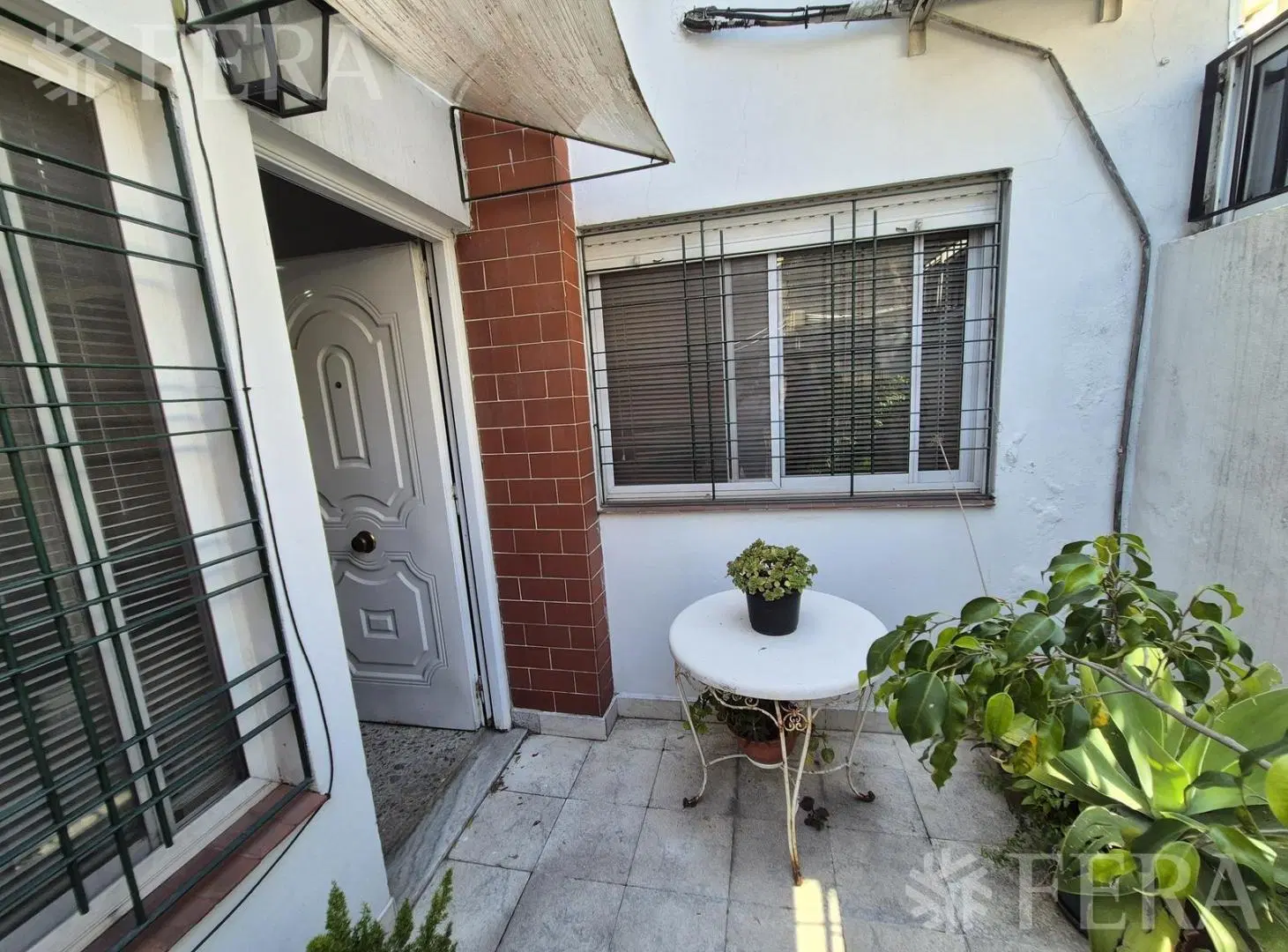 Venta PH 5 ambientes con terraza y parrilla en Sarandi 5