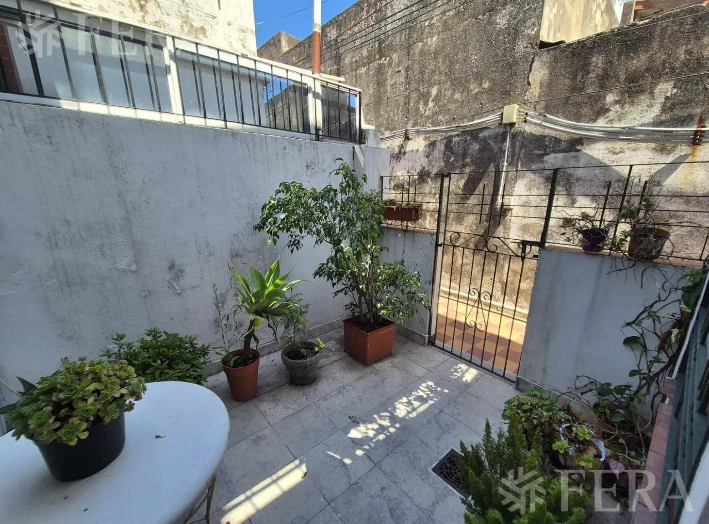 Venta PH 5 ambientes con terraza y parrilla en Sarandi 3