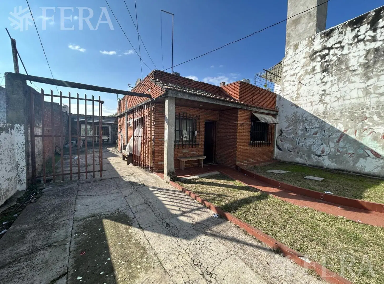 Venta Casa de 3 ambientes con patio en Villa Dominico 3
