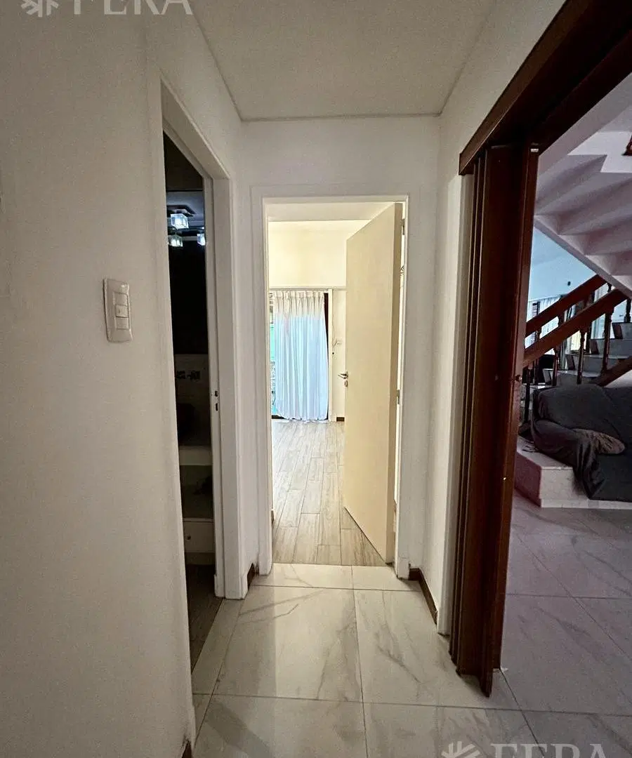 Venta casa 6 ambientes con cochera, fondo piscina y quincho en Wilde 3