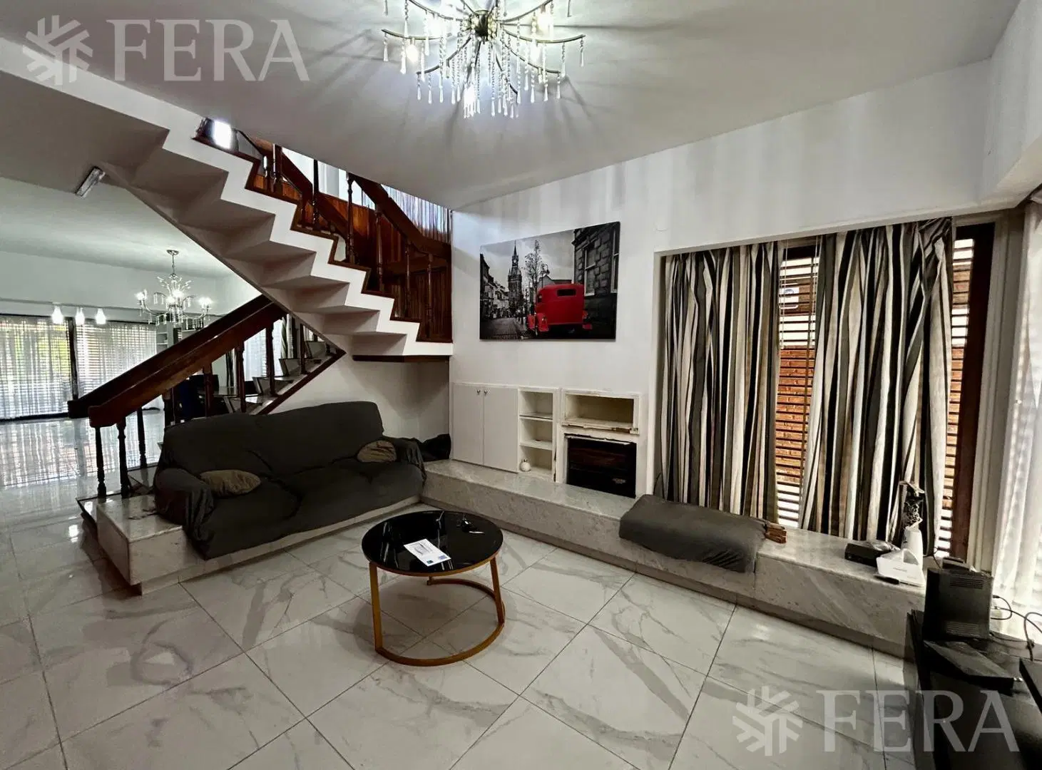 Venta casa 6 ambientes con cochera, fondo piscina y quincho en Wilde 2