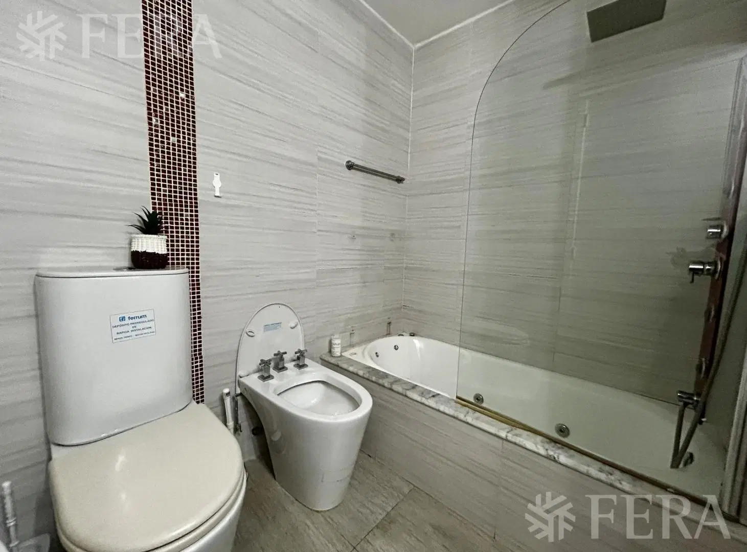 Venta casa 6 ambientes con cochera, fondo piscina y quincho en Wilde 8