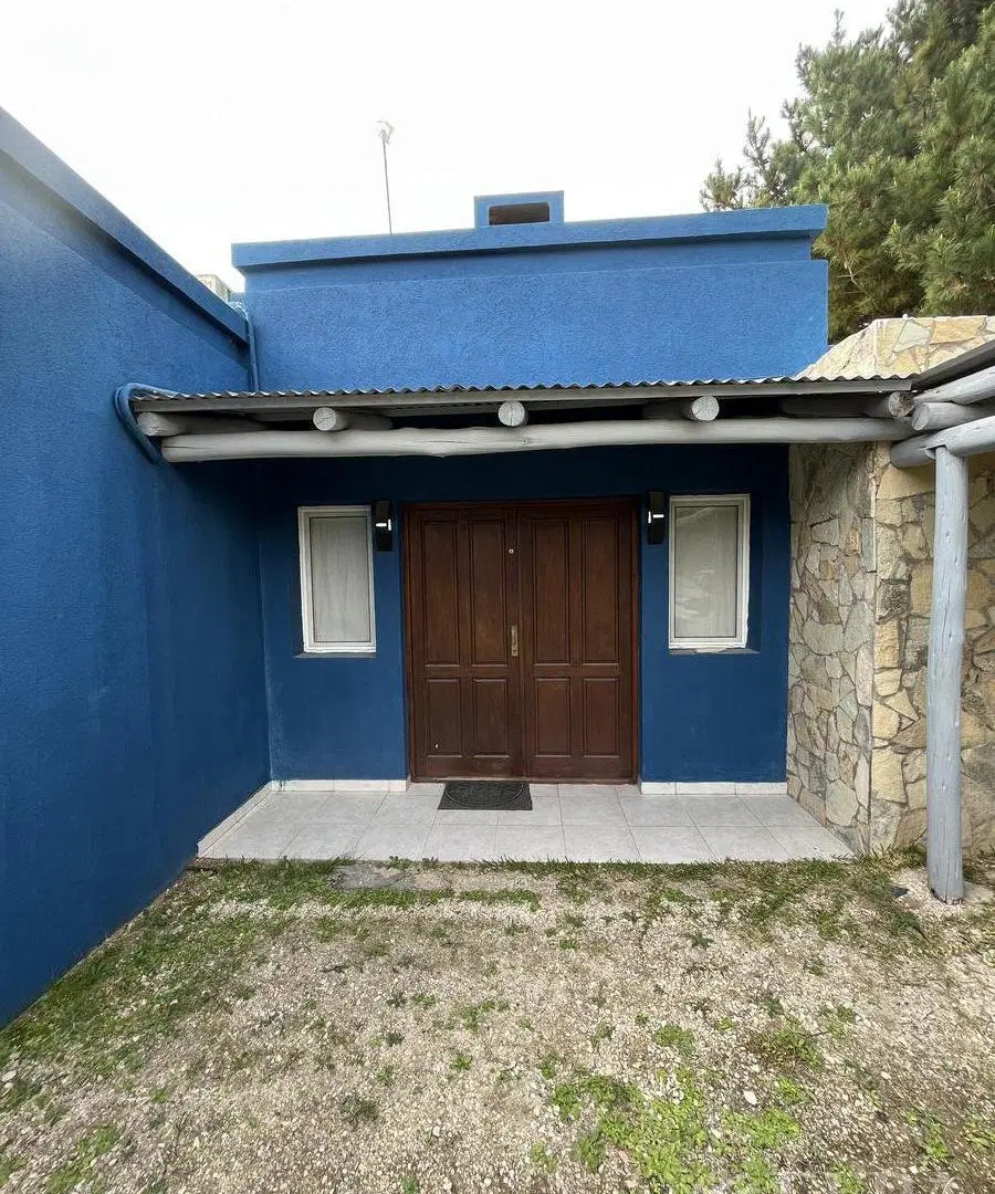 Casa de 4 ambientes con galería y fondo libre en Barrio Senderos II 5