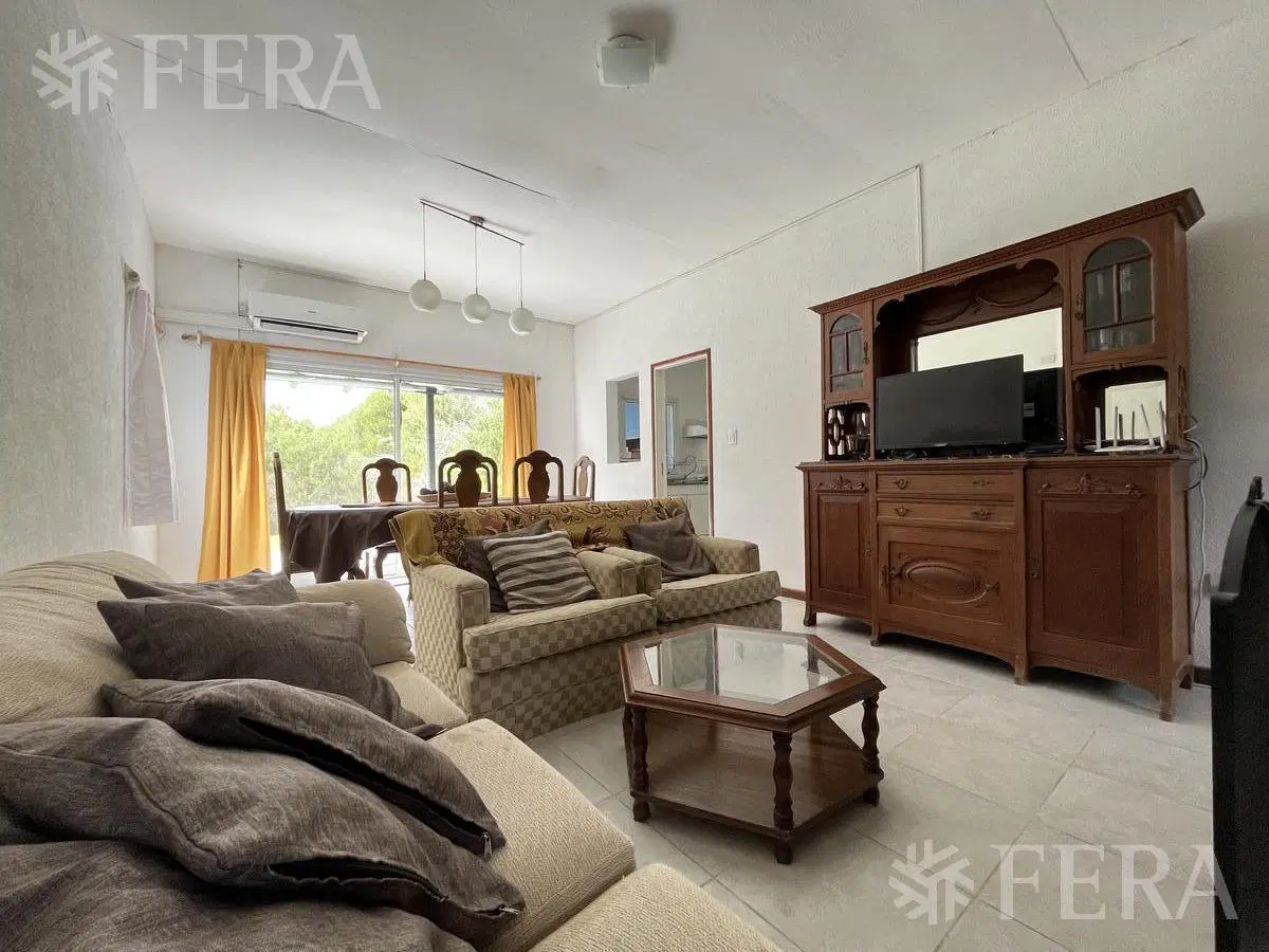 Casa de 4 ambientes con galería y fondo libre en Barrio Senderos II 2