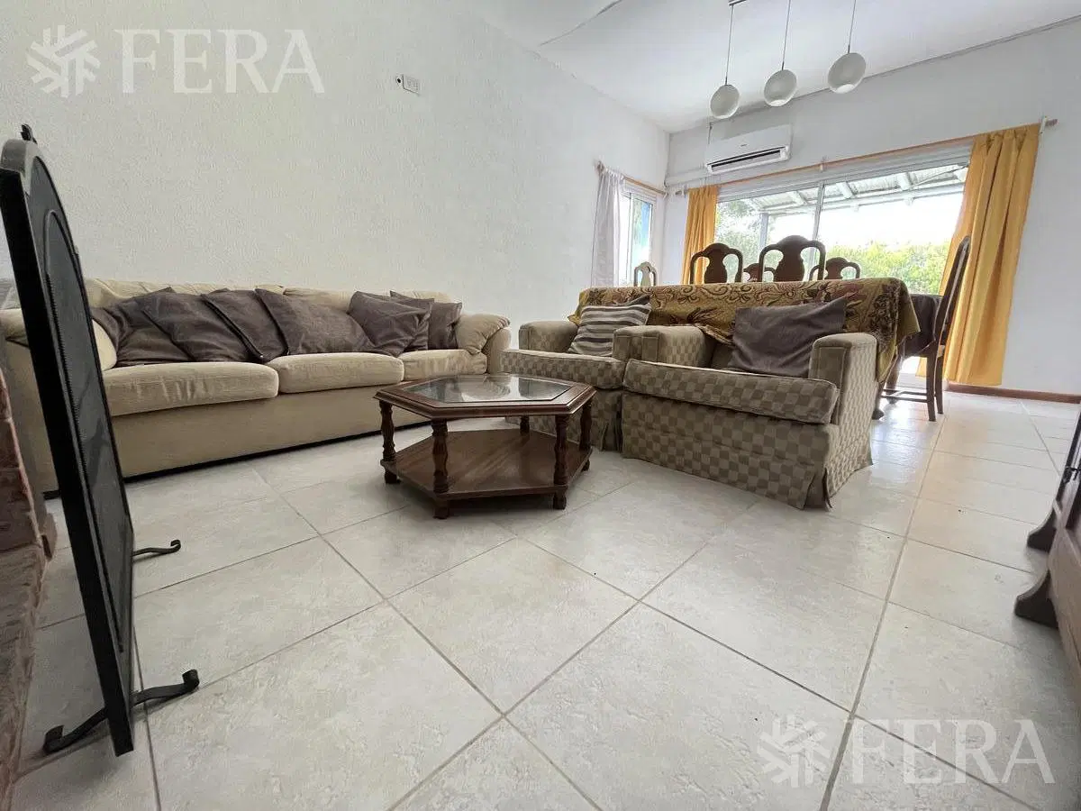 Casa de 4 ambientes con galería y fondo libre en Barrio Senderos II 8