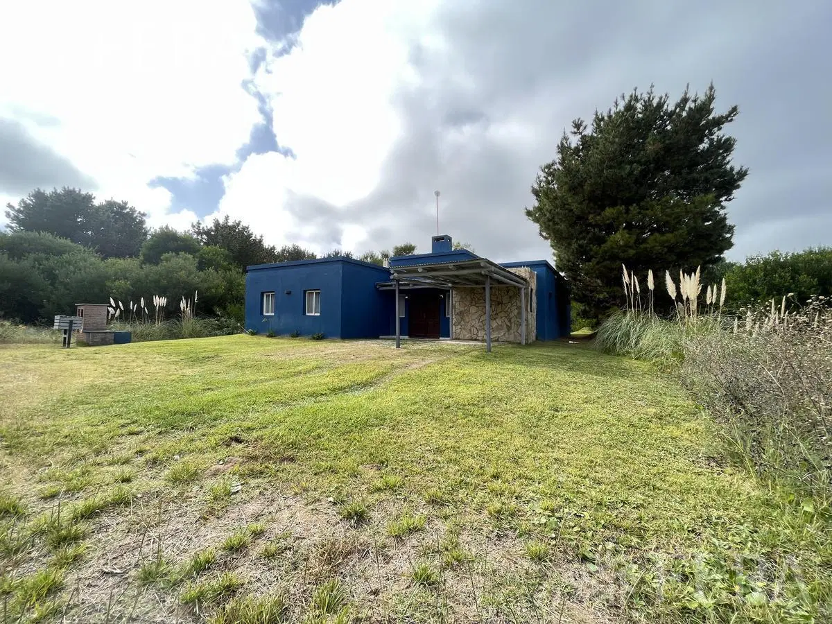 Casa de 4 ambientes con galería y fondo libre en Barrio Senderos II 3