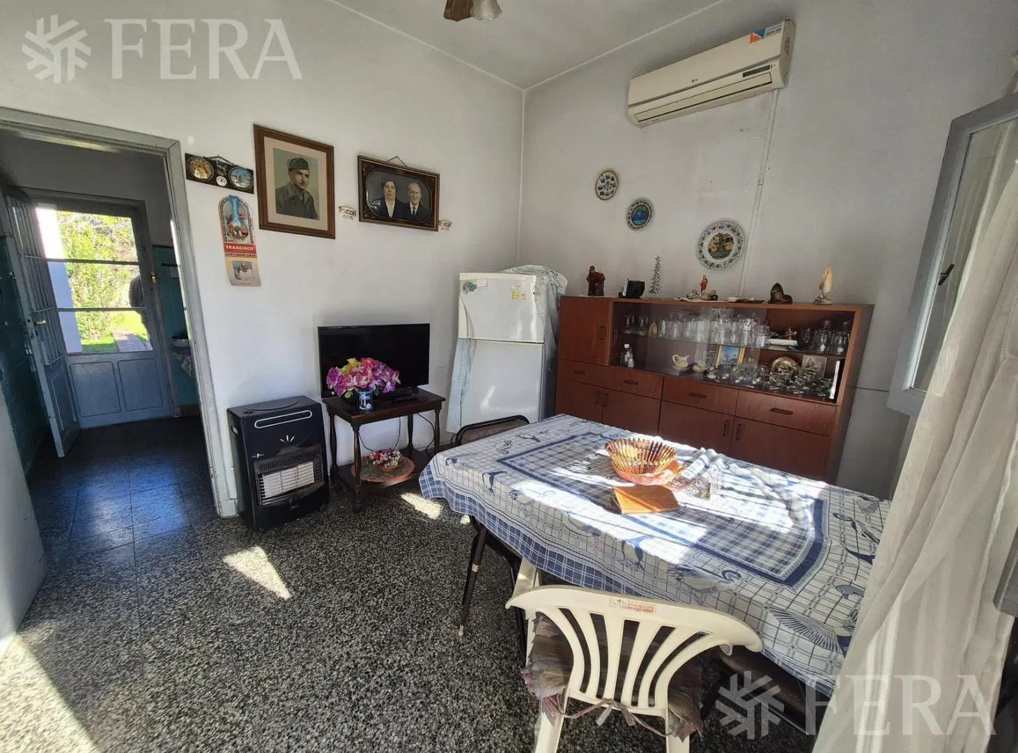 Venta casa 3 ambientes con jardín en Bernal 1