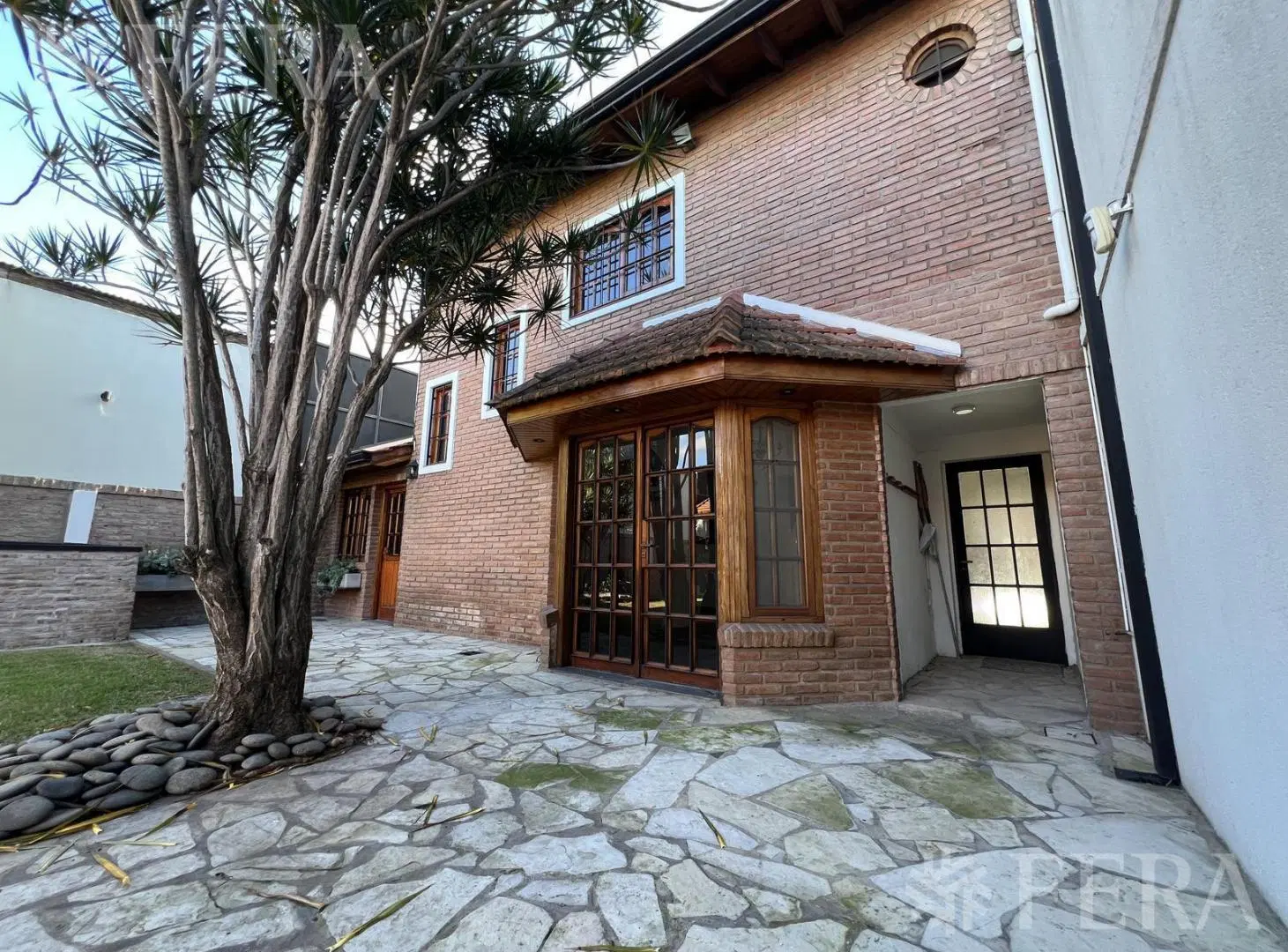 Venta Casa 3 ambientes con cochera, patio y parrilla en Quilmes 4