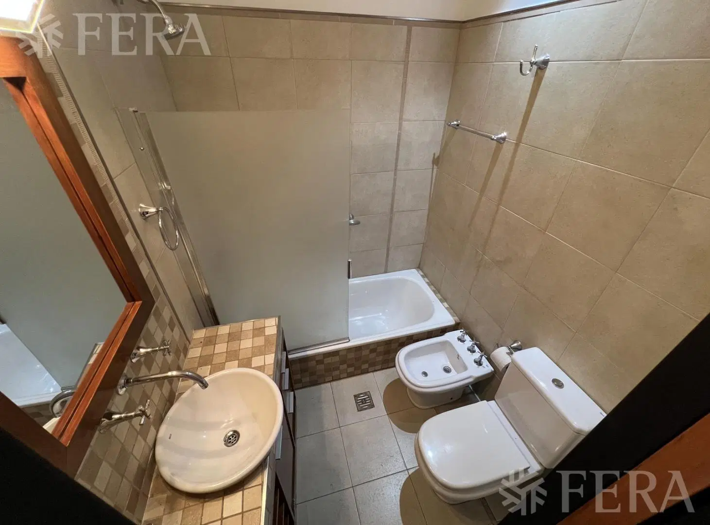 Venta Casa 3 ambientes con cochera, patio y parrilla en Quilmes 8
