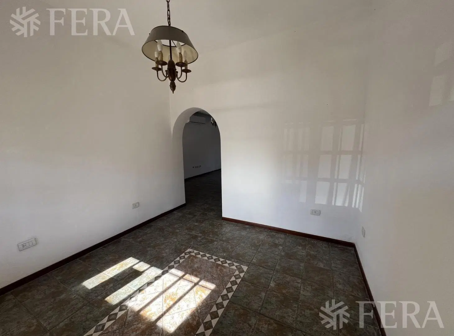 Venta Casa 3 ambientes con cochera, patio y parrilla en Quilmes 3