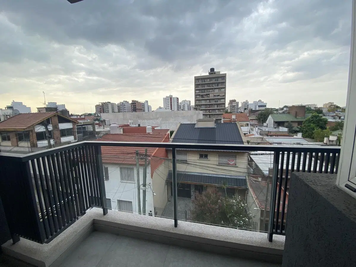 Alquiler Departamento 2 ambientes con balcón en Wilde 2
