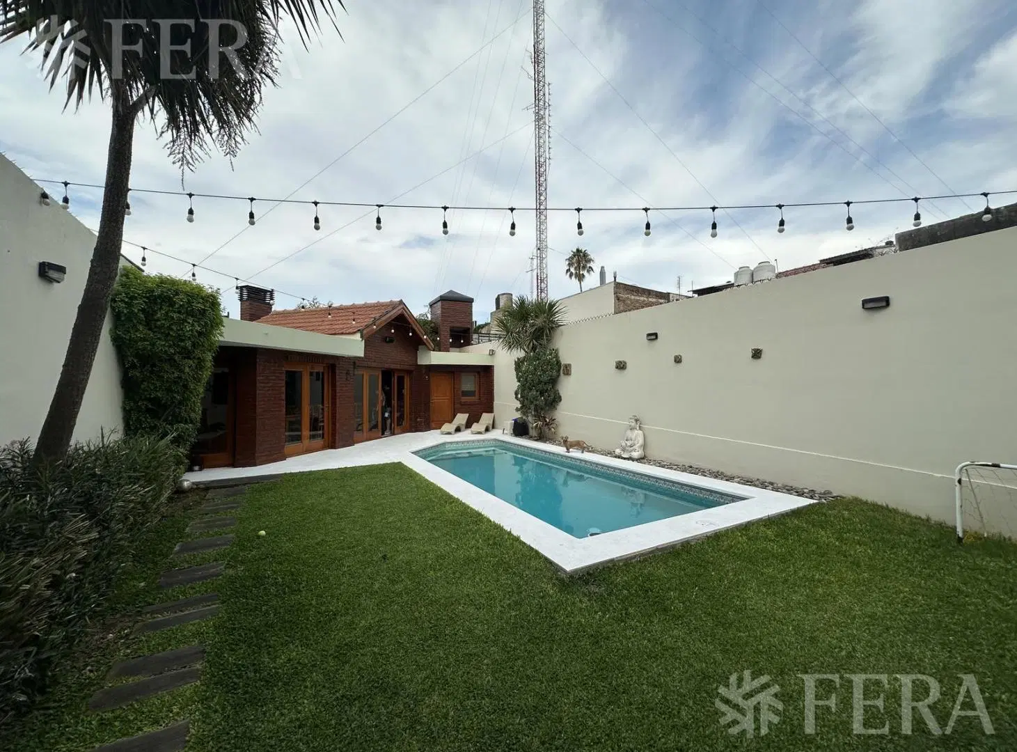 Venta casa 4 ambientes con cochera y quincho en Quilmes 5
