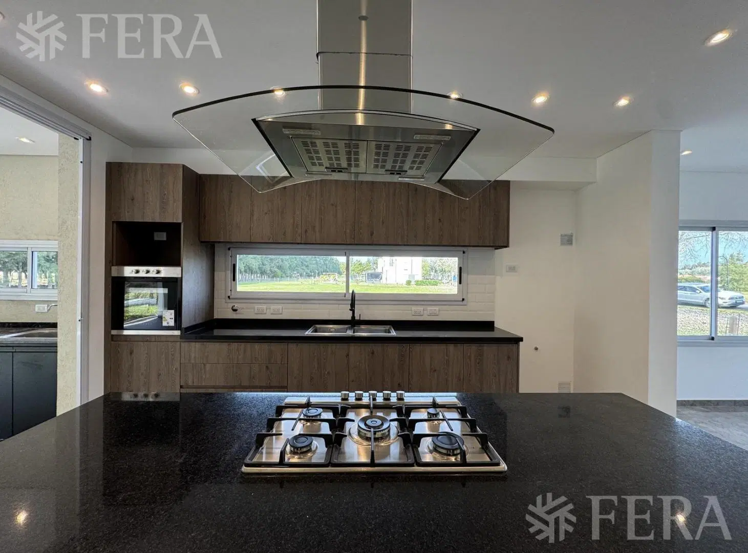 Venta Casa 6 ambientes con piscina en Haras Del Sur II-La plata 3