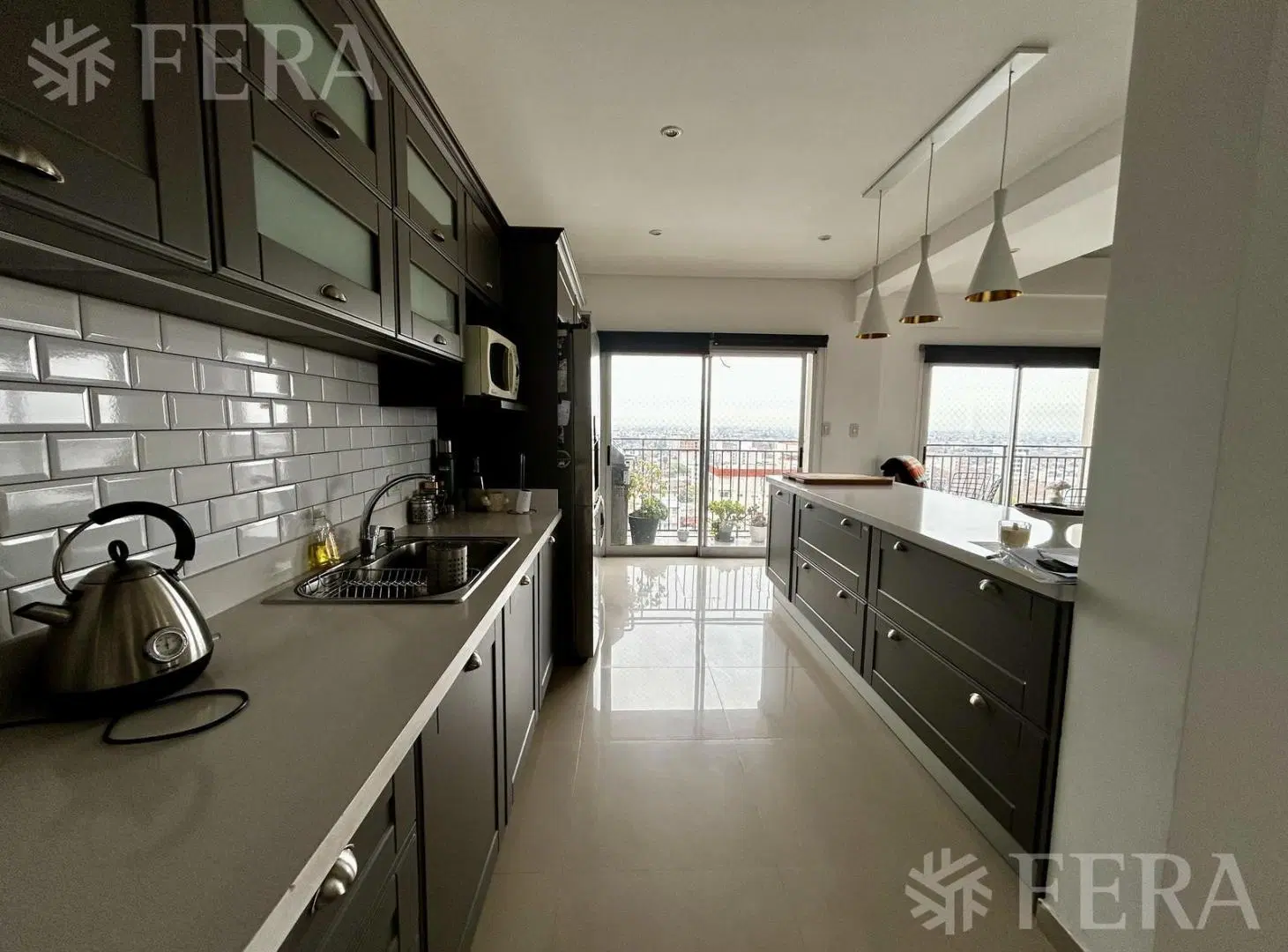 Venta departamento 4 ambientes con dos cocheras en Bernal 3