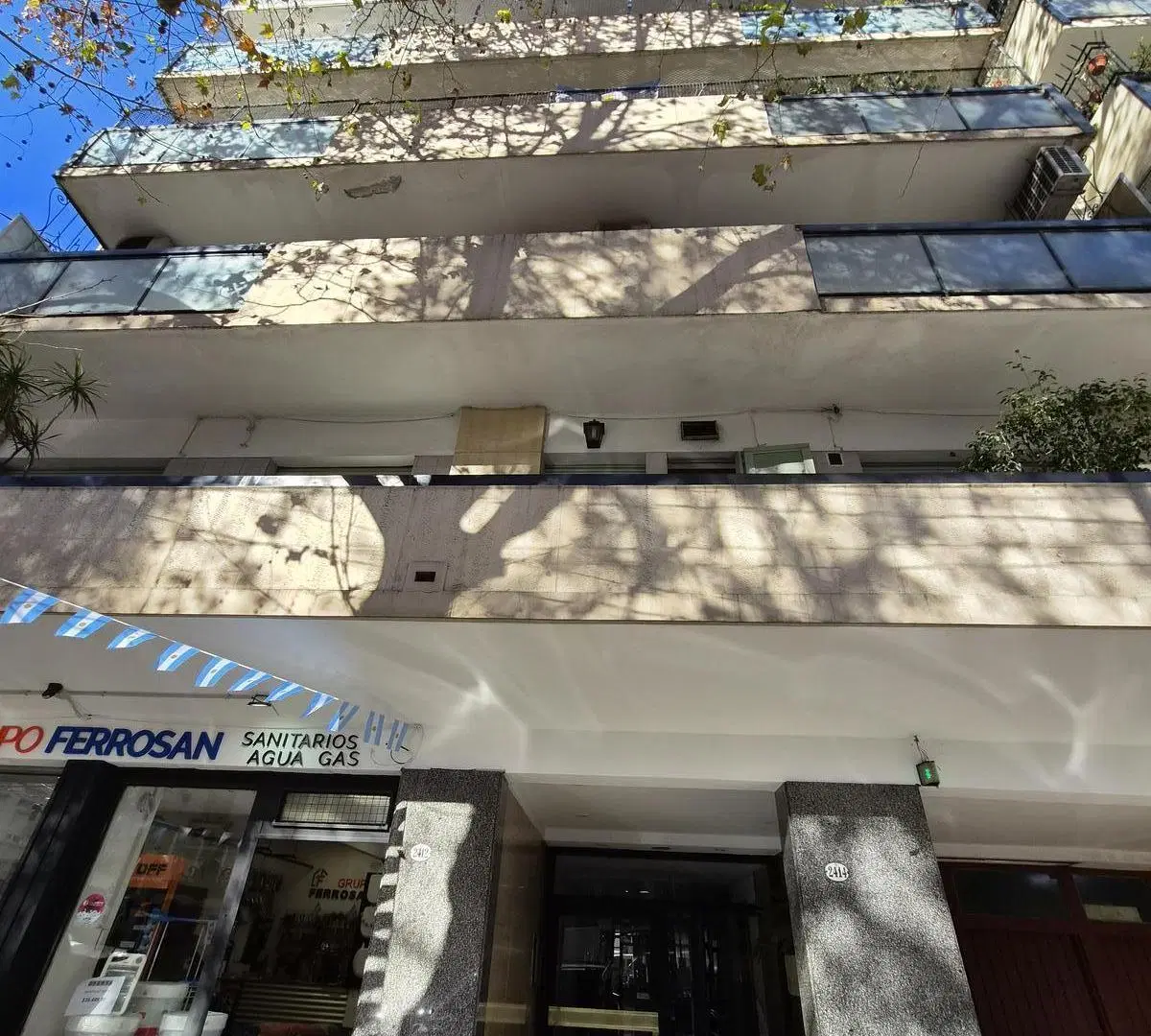 Venta departamento 3 ambientes con balcón y cochera en Parque Patricios 2