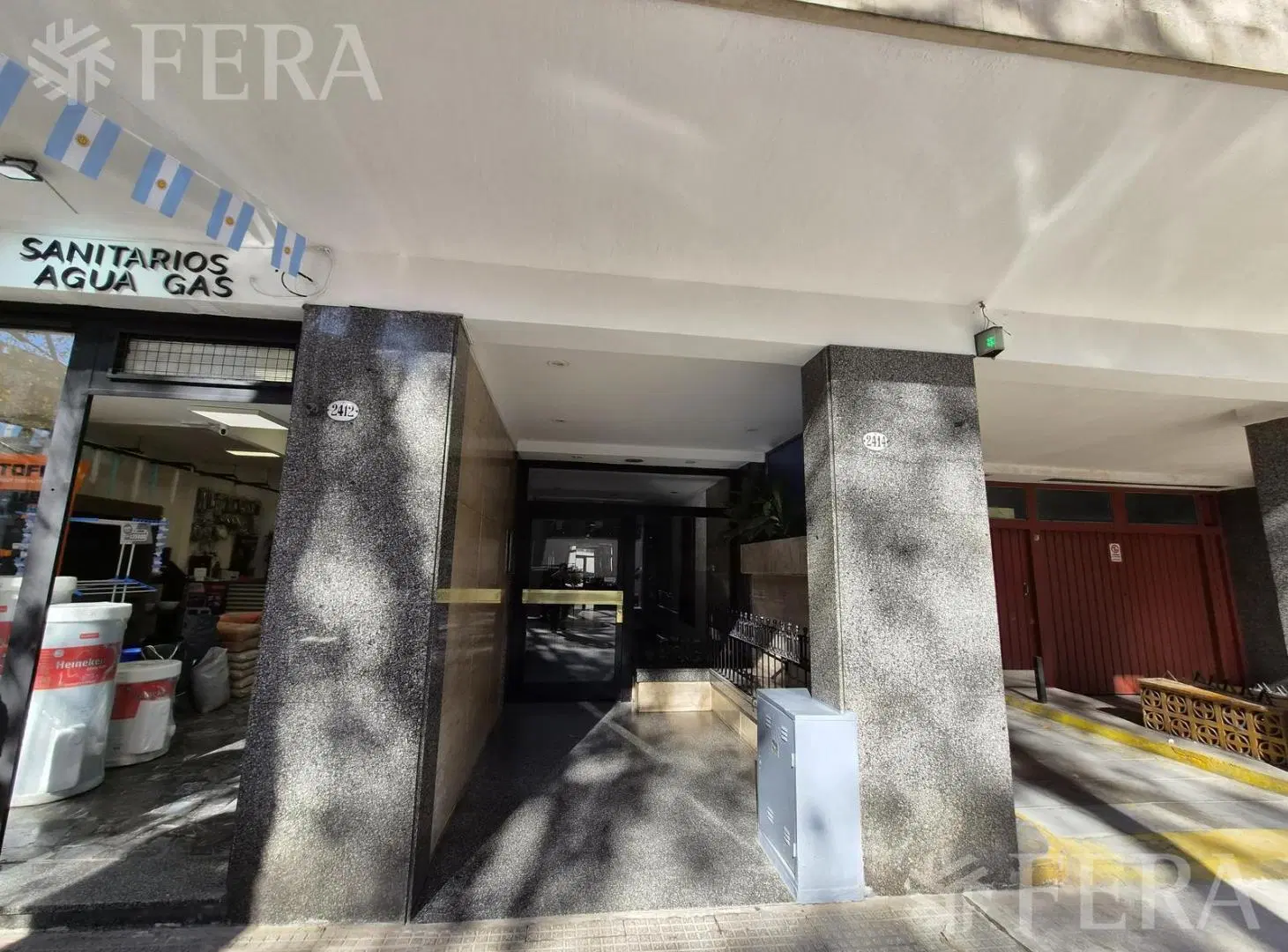 Venta departamento 3 ambientes con balcón y cochera en Parque Patricios 3