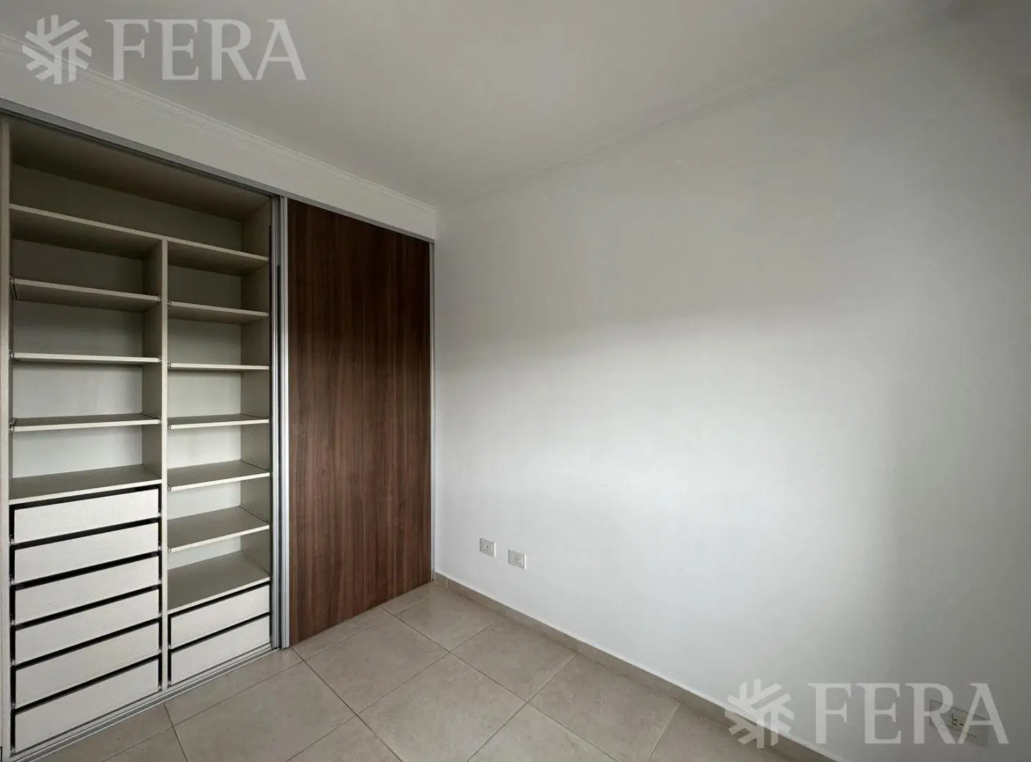 Venta departamento 2 ambientes con balcón en Wilde 8