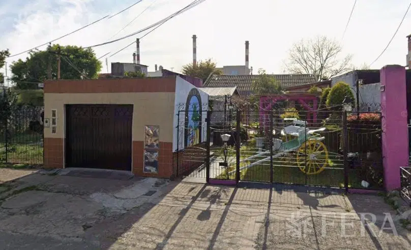 Venta casa multifamiliar con cochera y jardin en Temperley 2