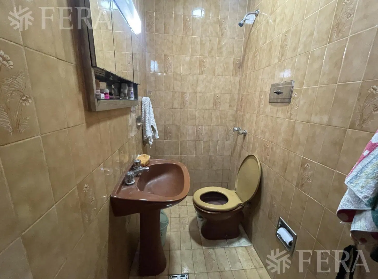 Venta casa multifamiliar con cochera y jardin en Temperley 4
