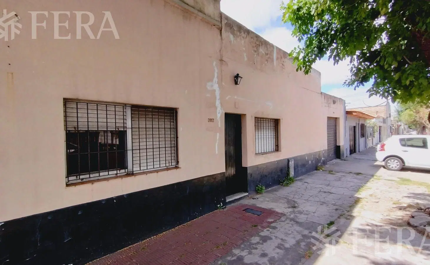 Venta casa 3 ambientes con cochera en Sarandi 2