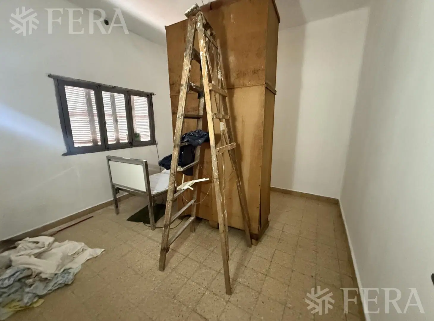 Venta casa de 3 ambientes con local en Wilde 8