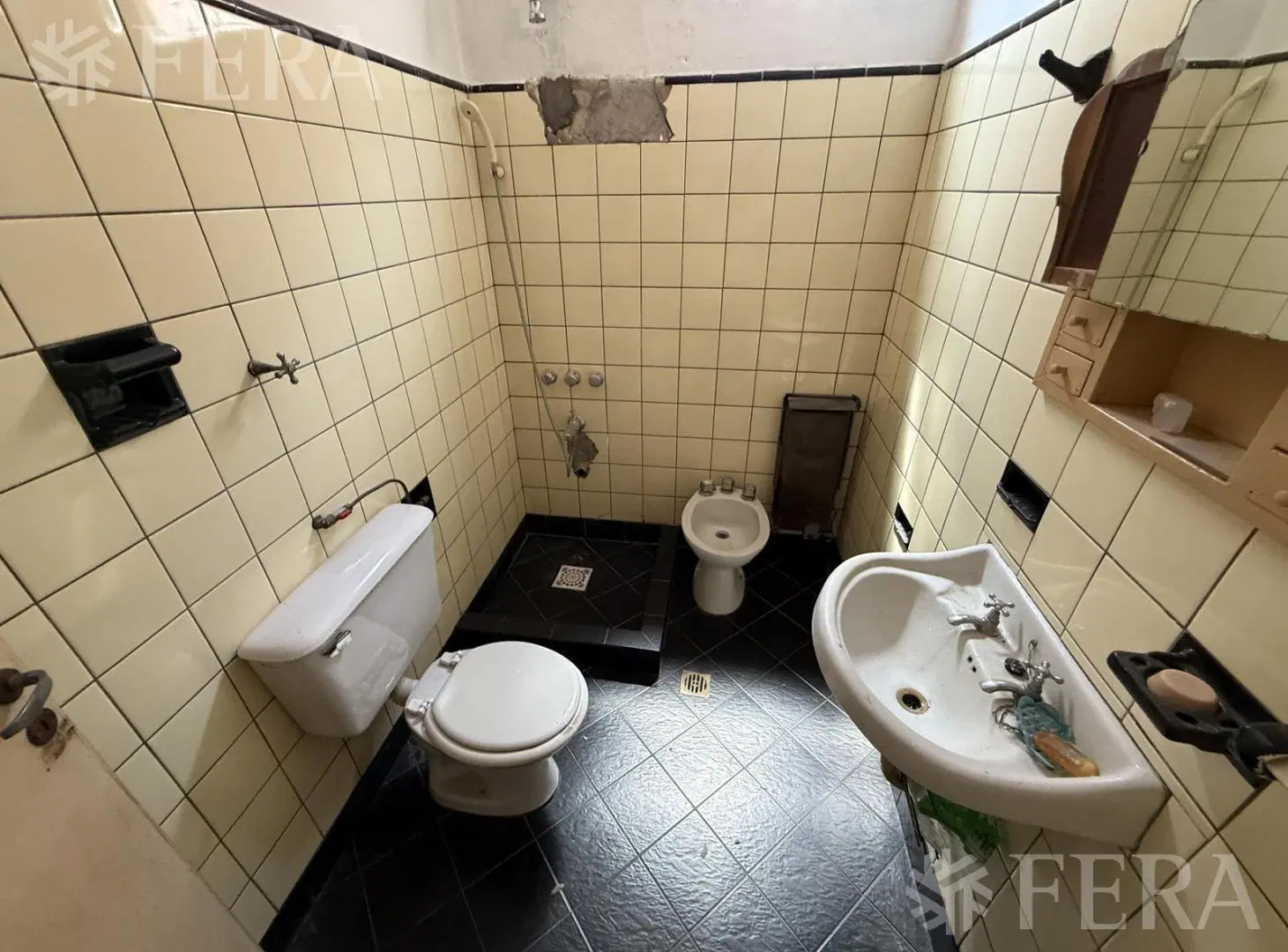 Venta casa de 3 ambientes con local en Wilde 4