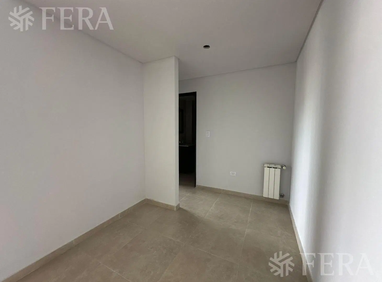 Venta de departamento 2 ambientes con balcón en Wilde 5