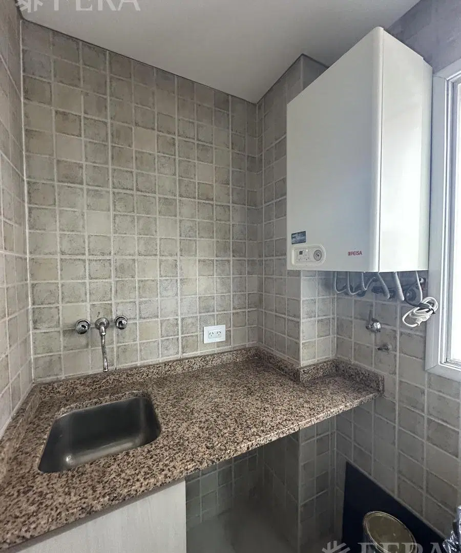 Venta departamento de 3 ambientes con balcón en Wilde 5
