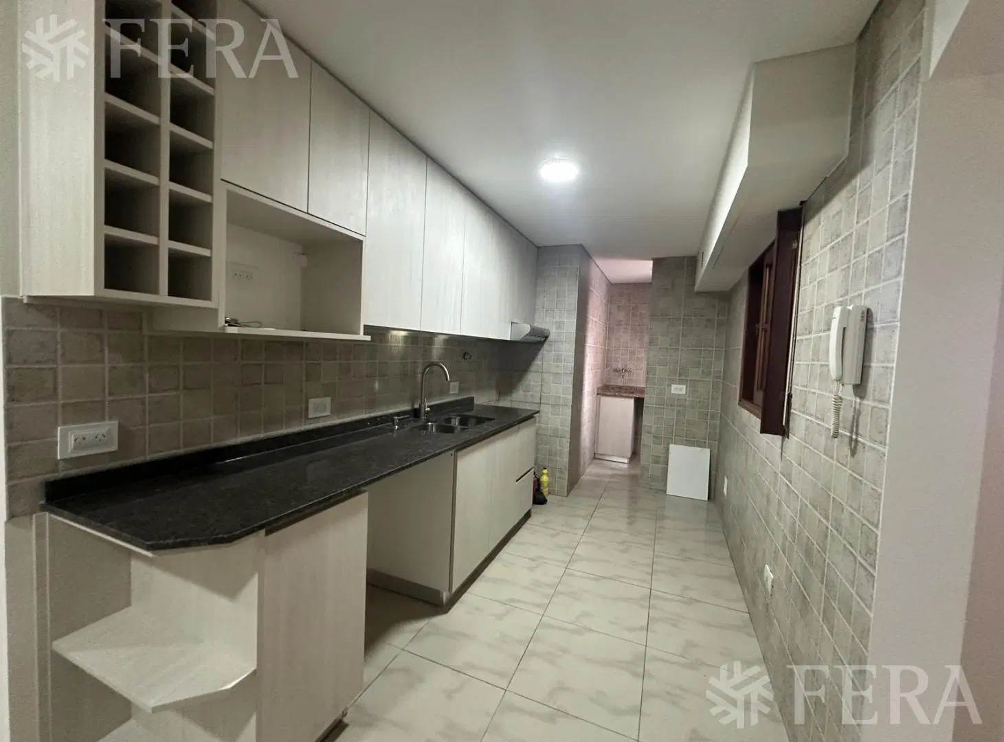 Venta departamento de 3 ambientes con balcón en Wilde 2