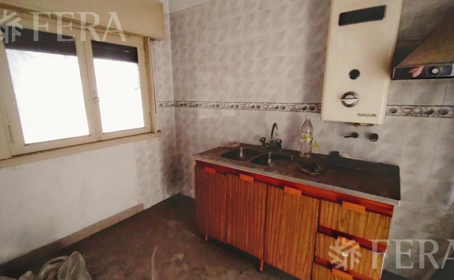 Foto de Venta de Casa 5 ambientes con cochera en Sarandi, imagen 2