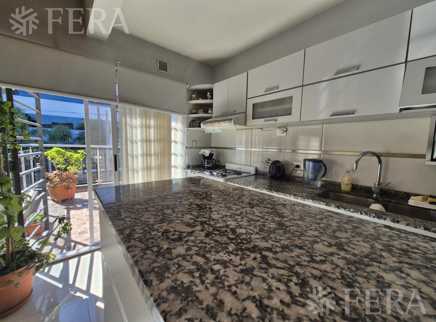 Foto de Venta PH 4 ambientes con cochera en Quilmes, imagen 4