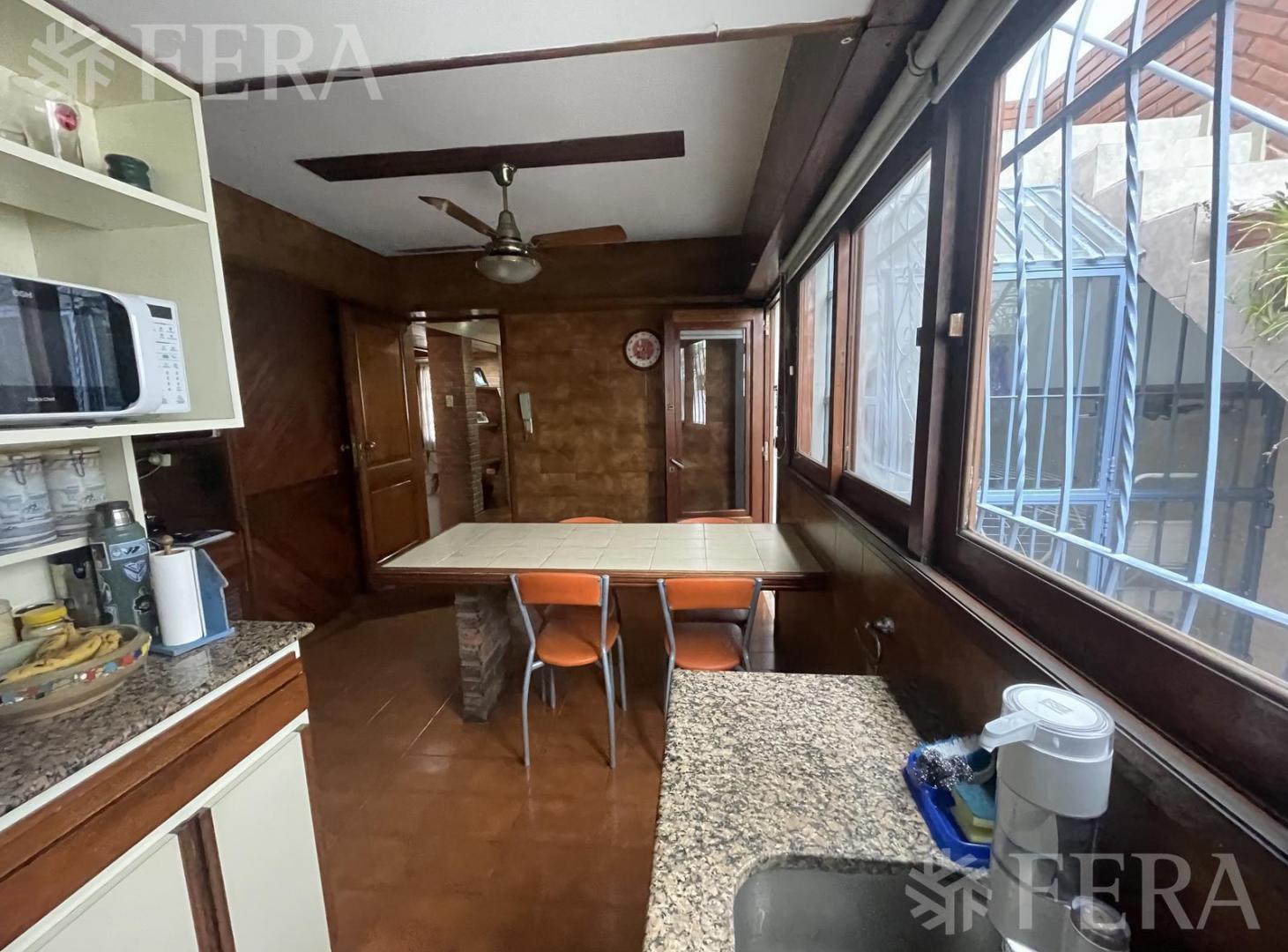 Foto de Venta casa 5 ambientes con cochera y piscina en Villa Dominico, imagen 4
