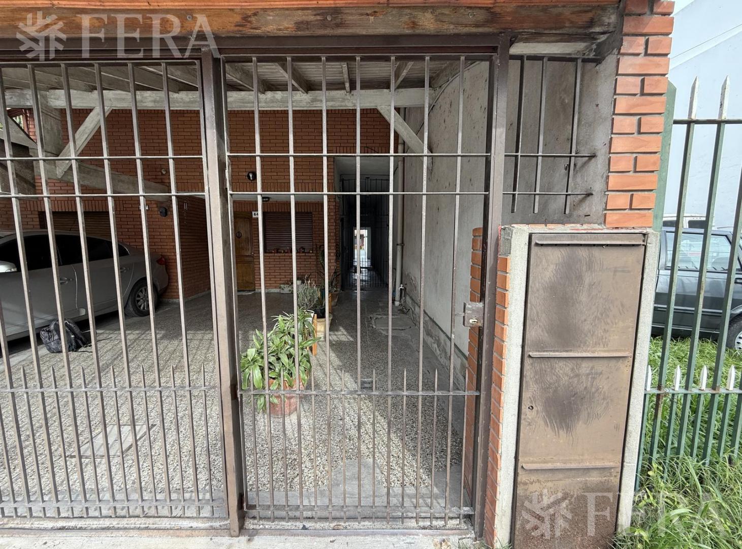 Foto de Venta PH 3 ambientes con jardín en Bernal Oeste, imagen 1