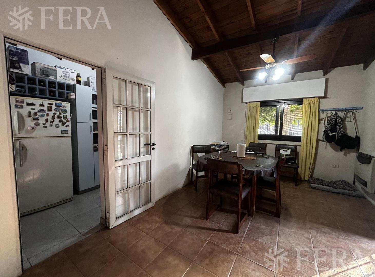Foto de Casa de 4 ambientes con jardin y fondo en Wilde, imagen 1