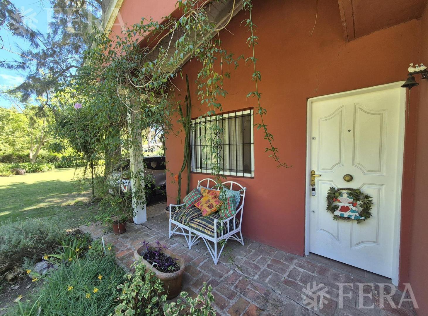 Foto de Venta quinta de 3 ambientes con jardín y piscina en el Peligro, imagen 1