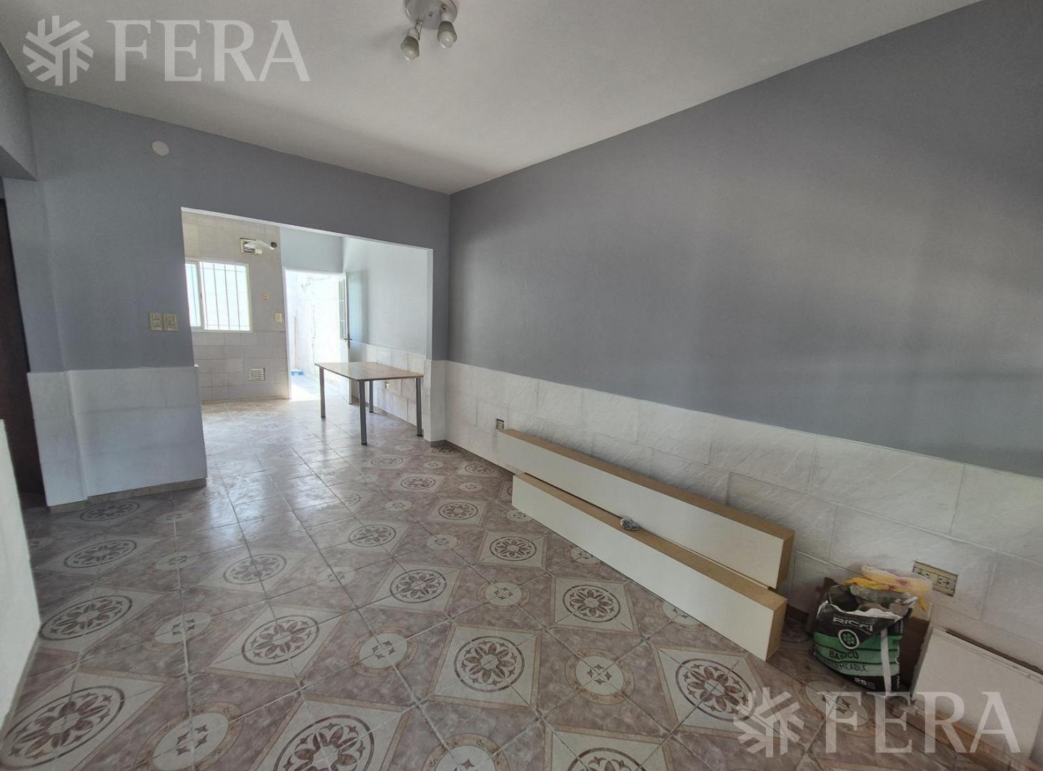 Foto de Venta PH 3 ambientes con patio en Bernal Oeste, imagen 2
