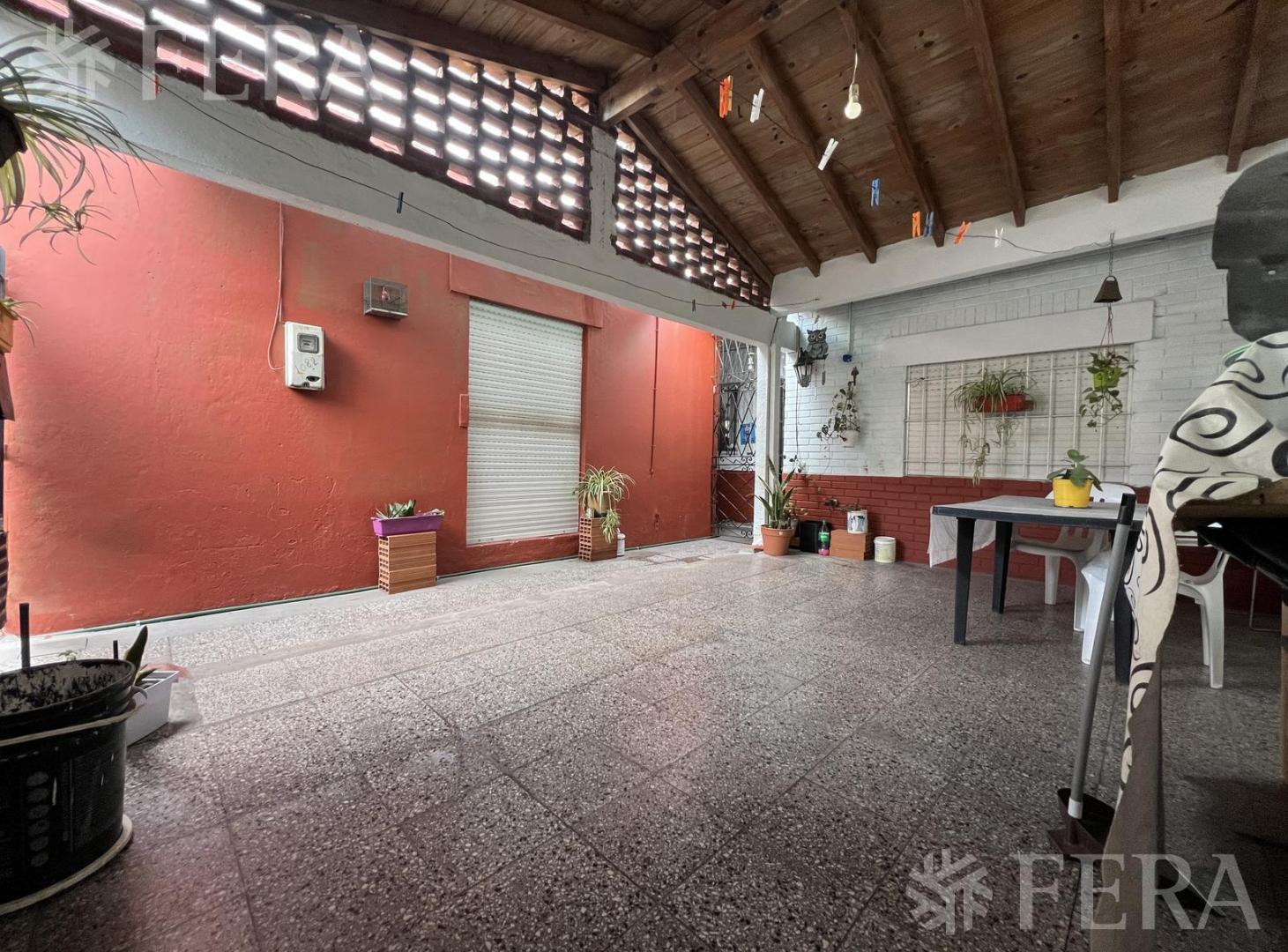 Foto de Venta casa para dos familias en Bernal Oeste, imagen 2