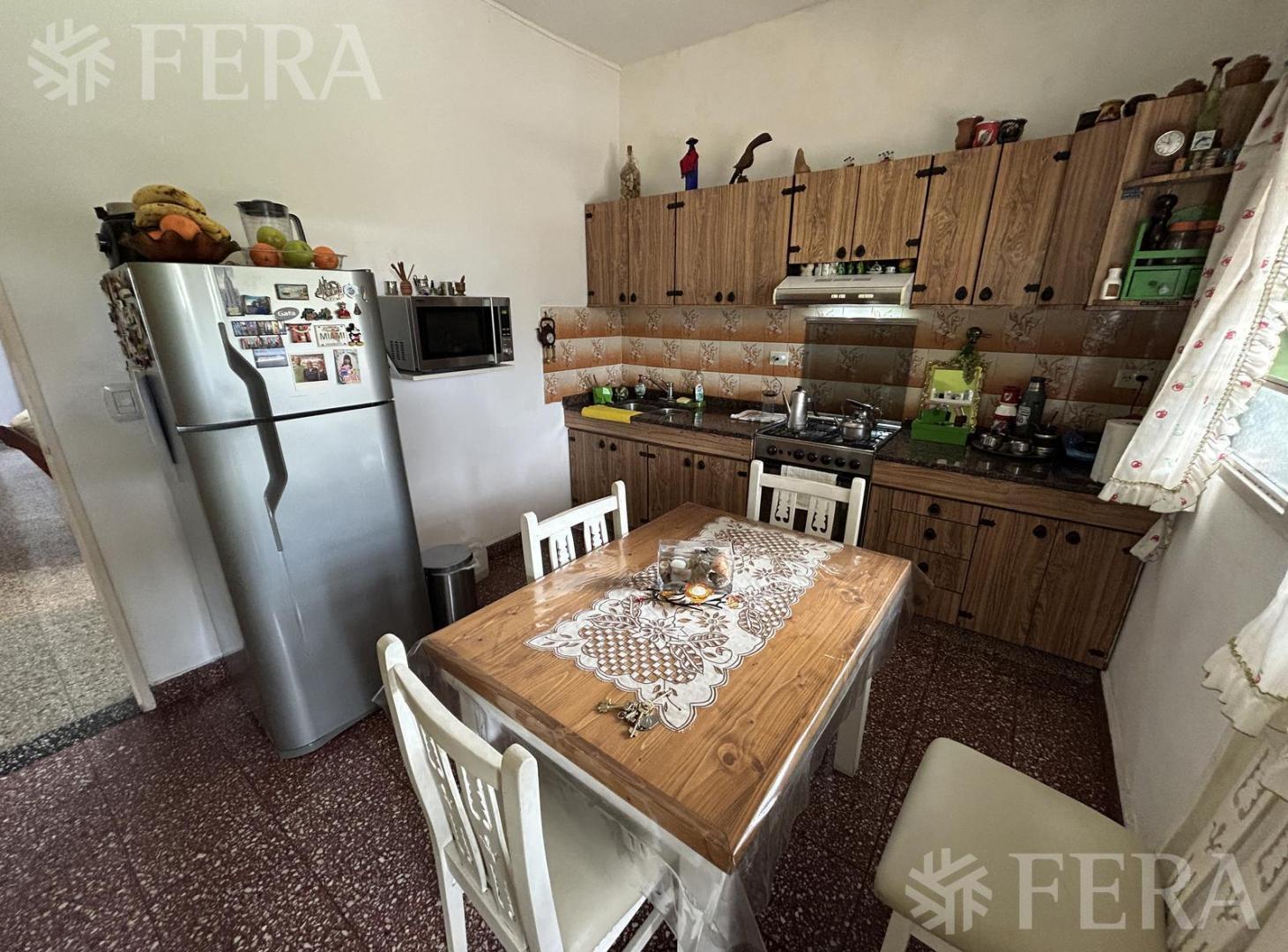 Foto de Venta de Casa 3 ambientes con cochera y jardín en Isidro Casanova-La, imagen 5