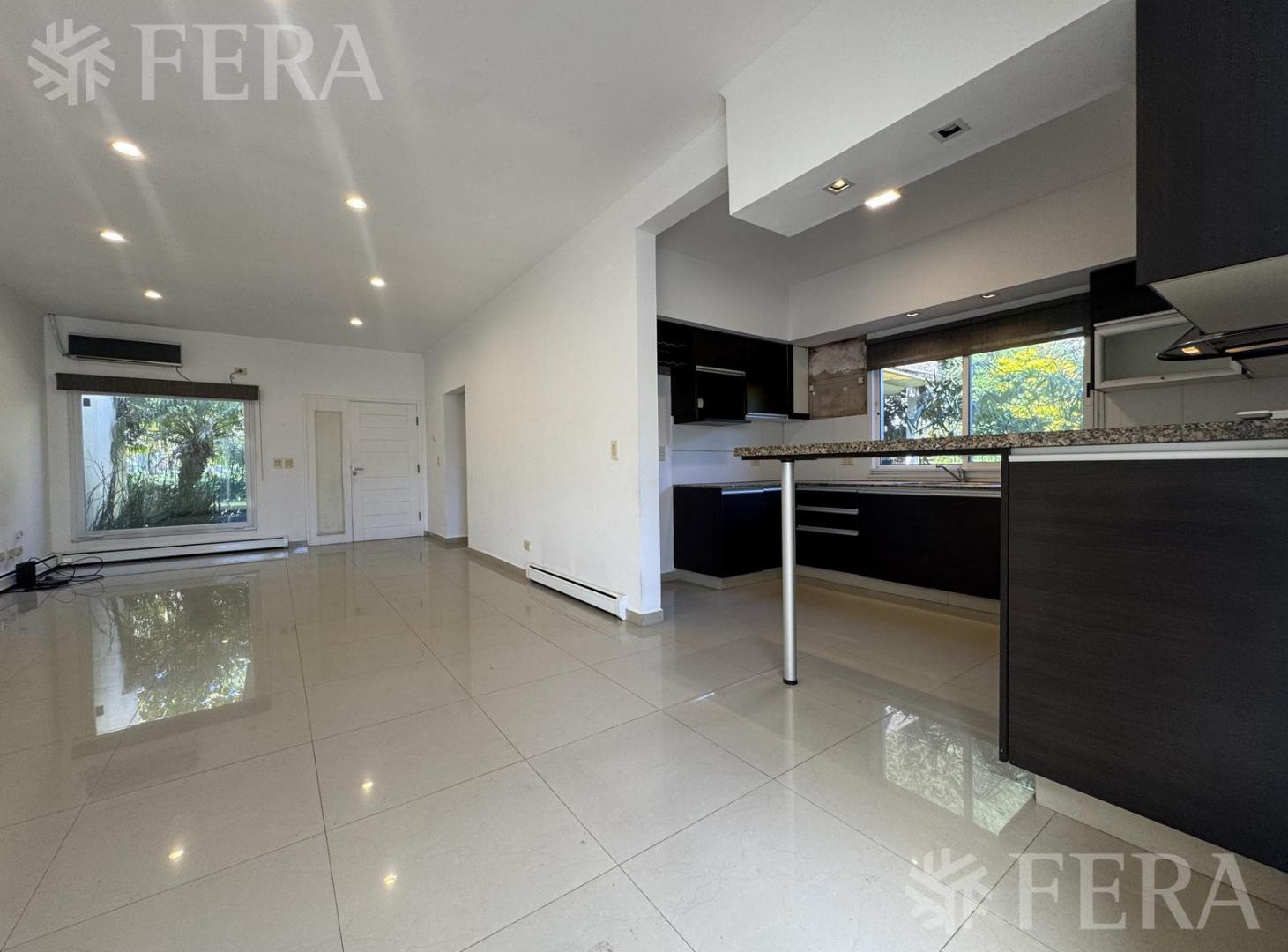 Foto de Venta Casa 5 ambientes con piscina en Fincas de Iraola II-Berazategui, imagen 4